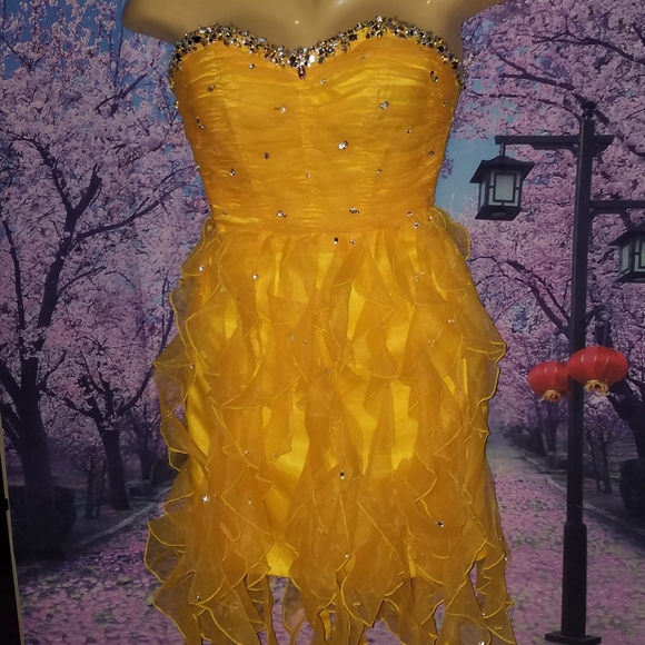 ๐ Mori Lee Sweetheart Party Jeweled Dress Size 1/2 Yellow ๐ - Picture 2 of 14